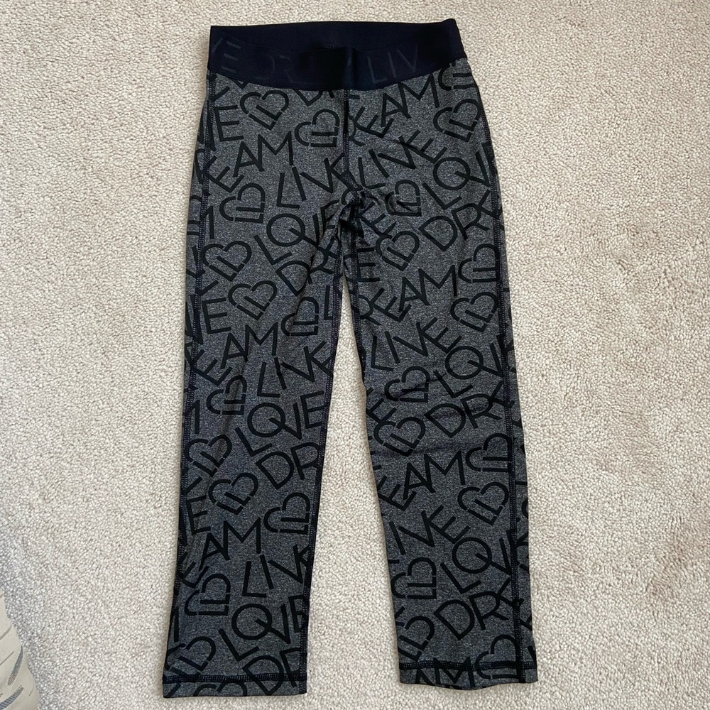 Aero Live Love Dream Gray Cropped Leggings